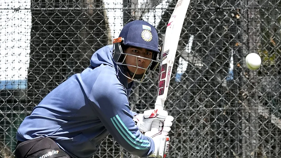 Kohli Gambles on Dew: India Bench Henry, Rely on Spin in Middle Overs